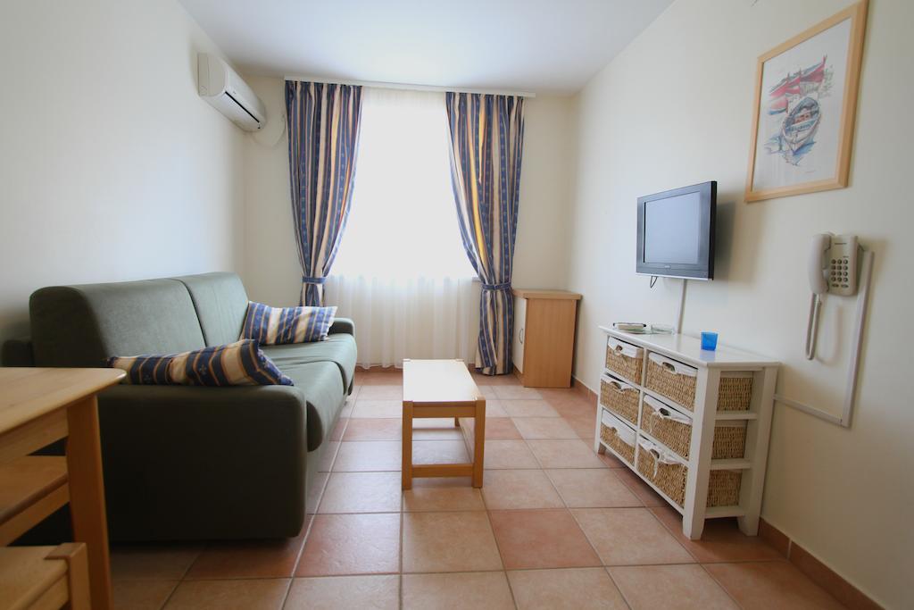 Aparthotel Castrum Novum Novigrad Istria Oda fotoğraf